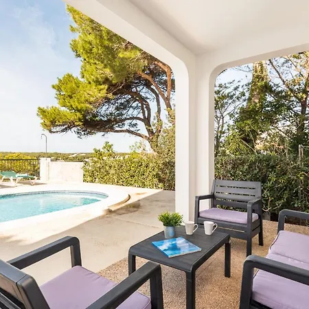 Acantilado Villa *